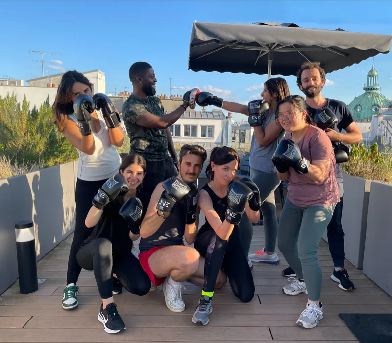 Coach Power Partners animant une séance de sport en entreprise